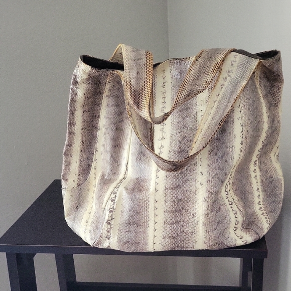 Beirn Handbags - Elegant Snakeskin Patterned Tote Bag
